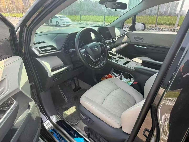 榆林24年丰田塞纳4