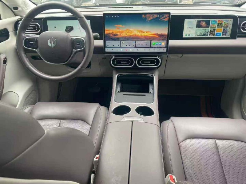 遵义25年零跑汽车C114