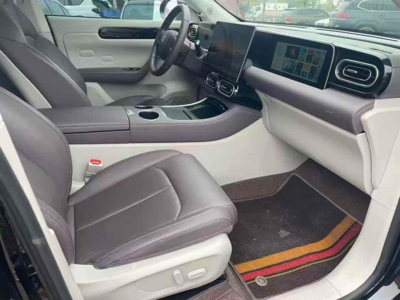 遵义25年零跑汽车C115