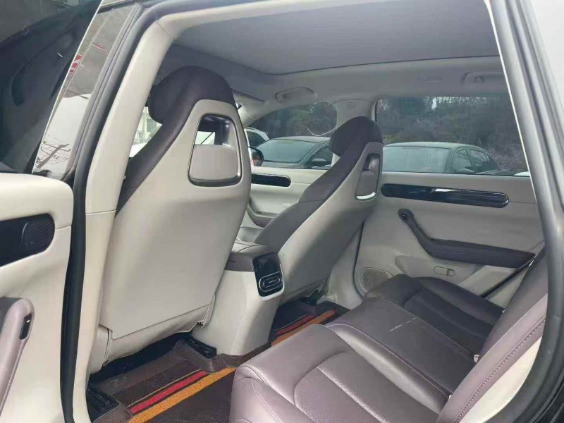 遵义25年零跑汽车C116