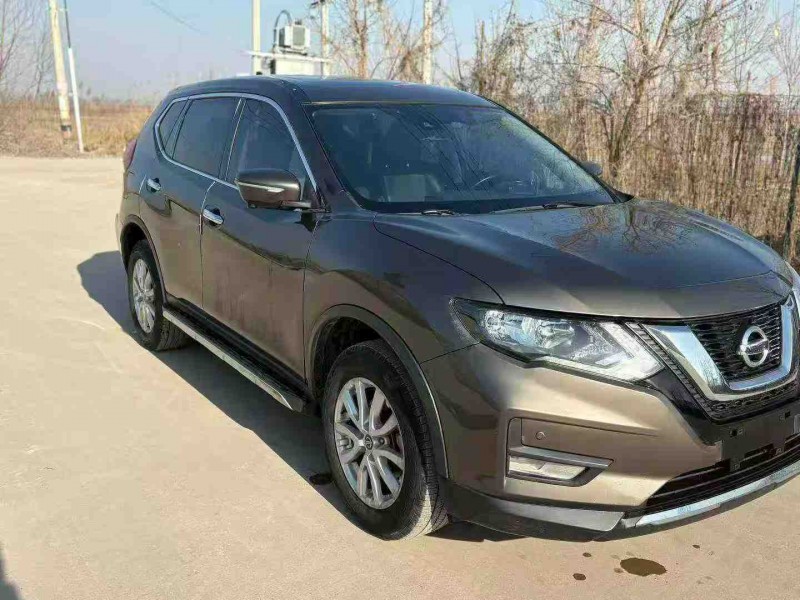 天津21年日产奇骏3