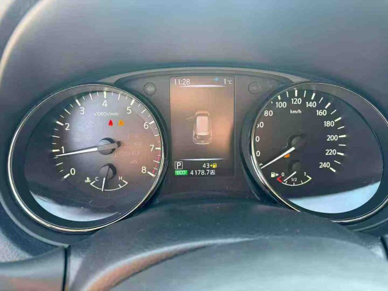 天津21年日产奇骏5