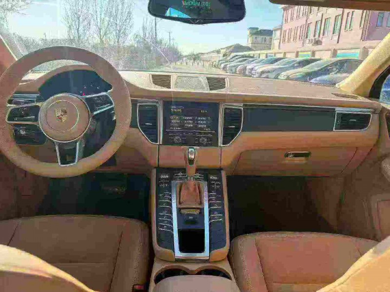 天津15年保时捷Macan7