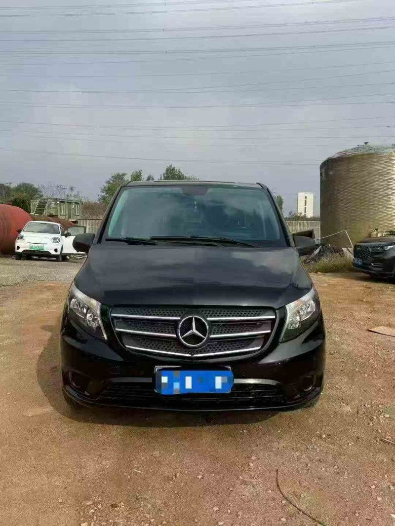 濟寧18年奔馳威霆1