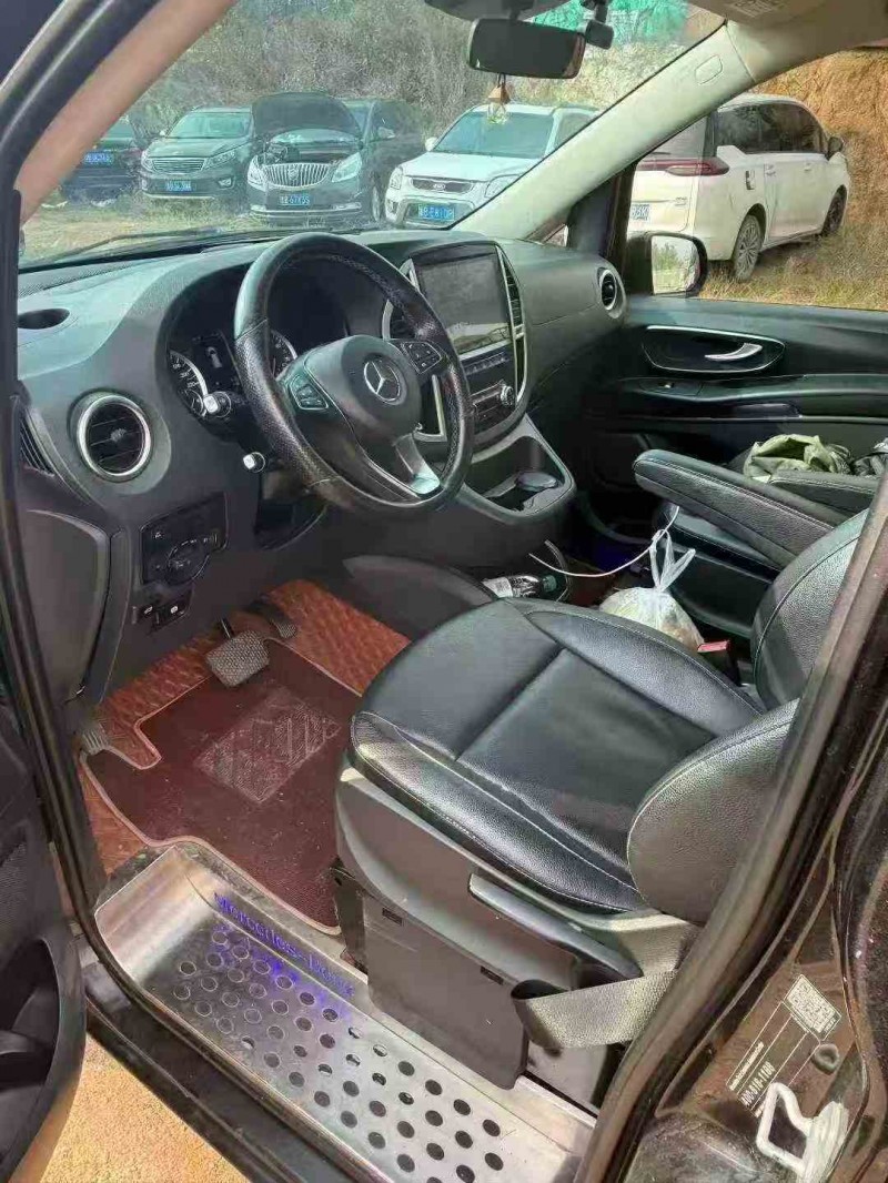 濟寧18年奔馳威霆3