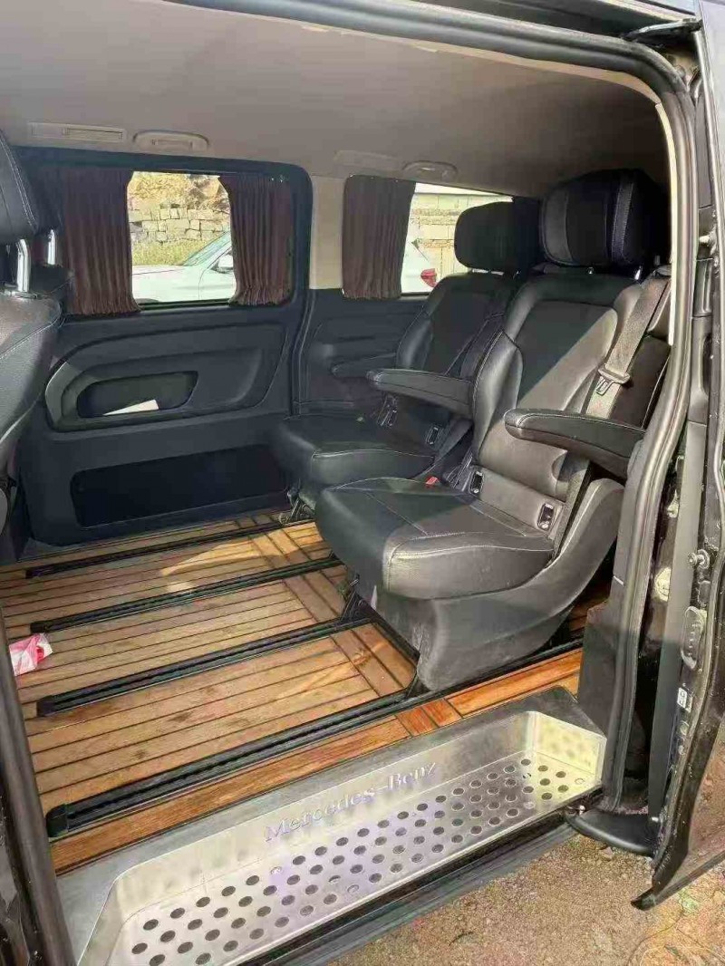 濟寧18年奔馳威霆4