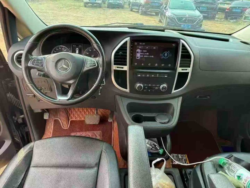 濟寧18年奔馳威霆5