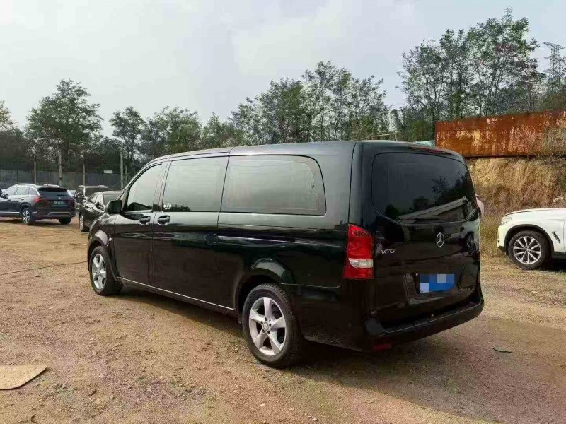 濟寧18年奔馳威霆7