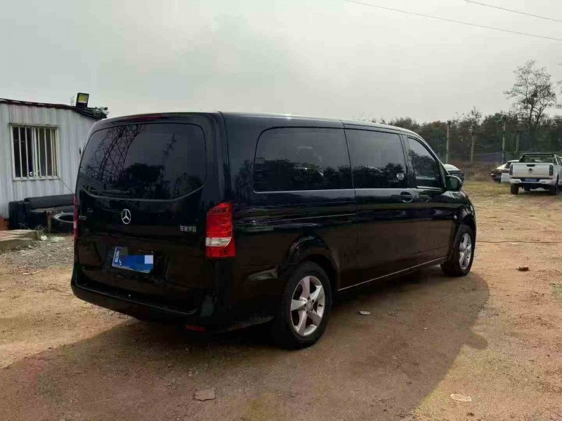 濟寧18年奔馳威霆8