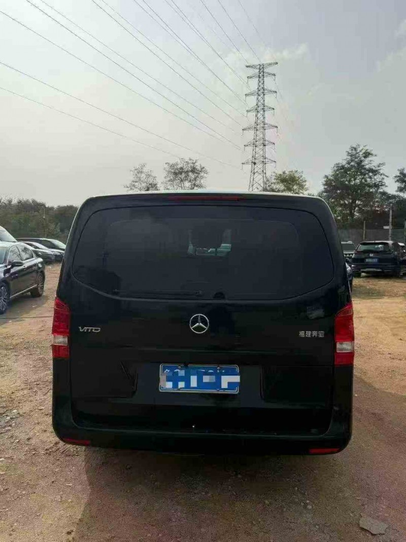 濟寧18年奔馳威霆9