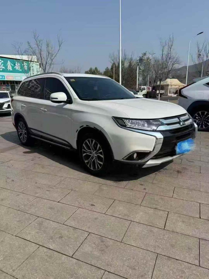 承德18年三菱欧蓝德2