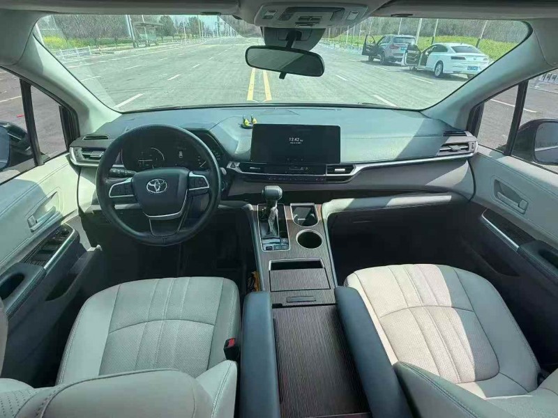 汉中24年丰田塞纳5