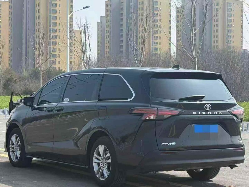 汉中24年丰田塞纳8