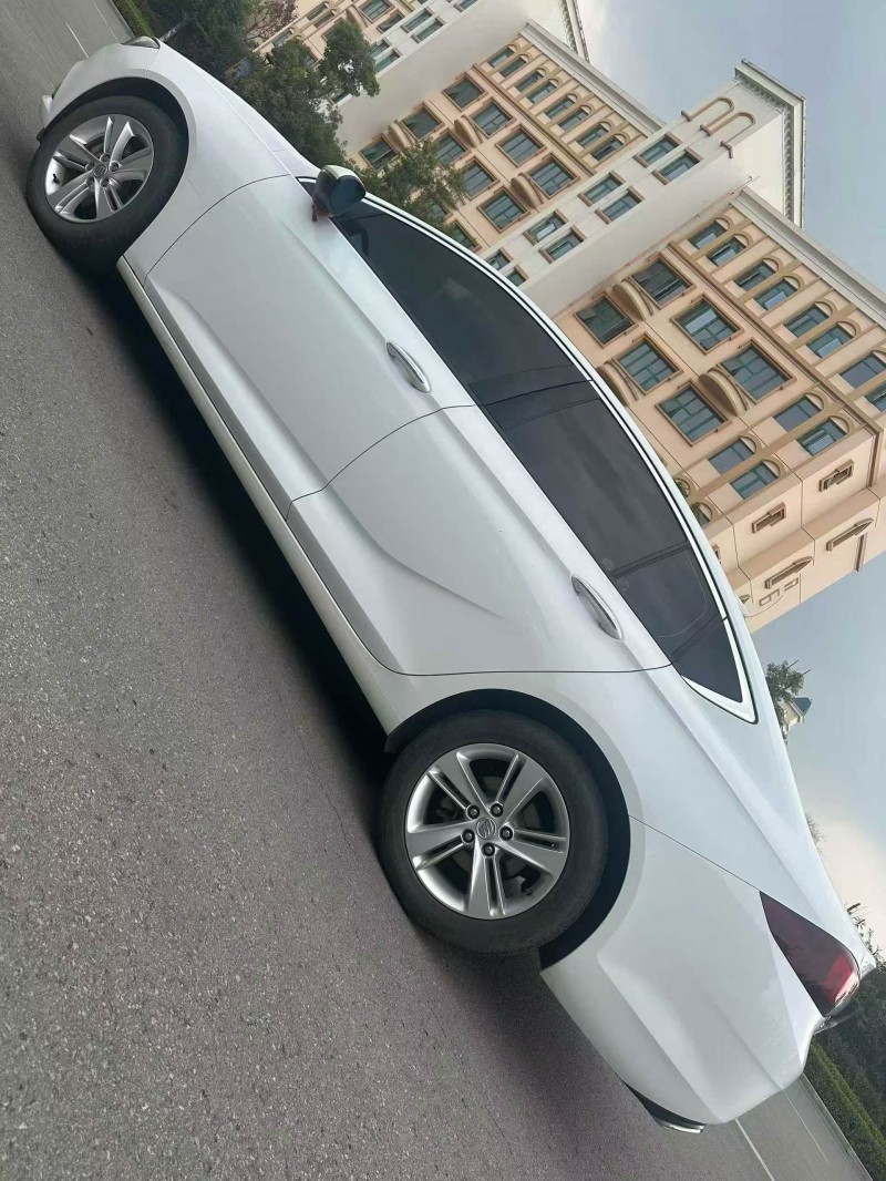 德阳19年别克君威8