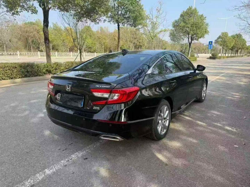 常德21年本田雅阁8