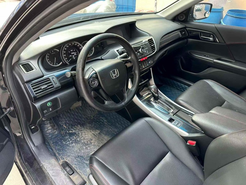 潍坊17年本田雅阁4