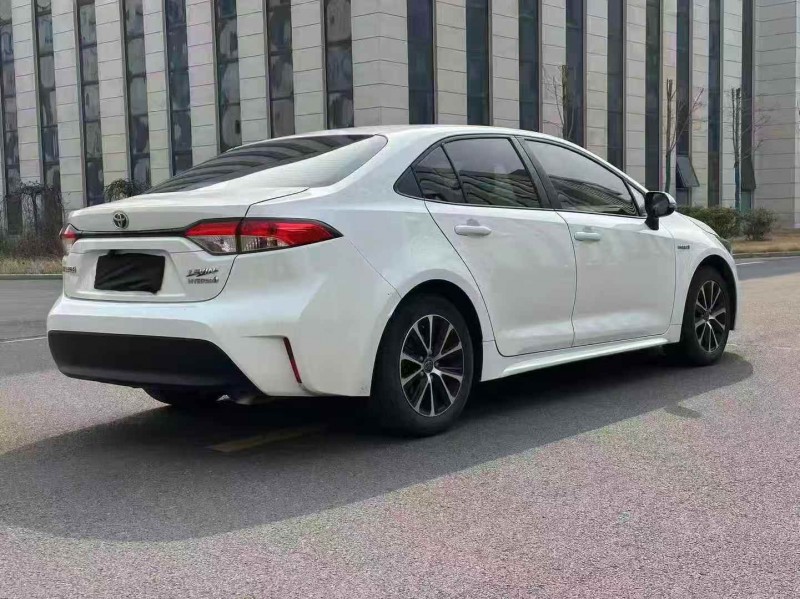 枣庄23年丰田雷凌8