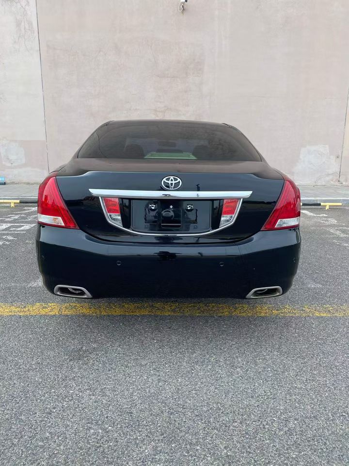 营口12年丰田皇冠8