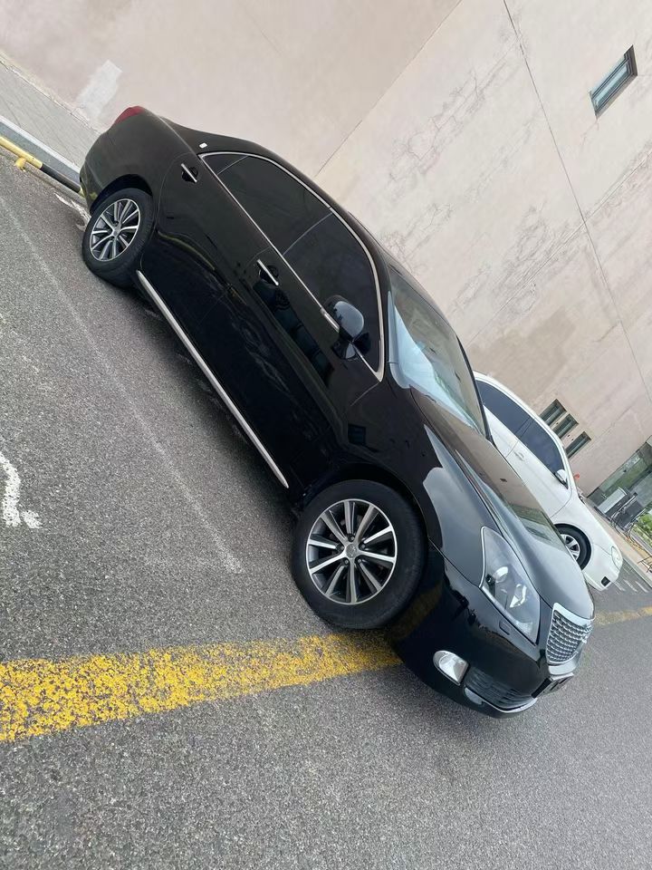 营口12年丰田皇冠9