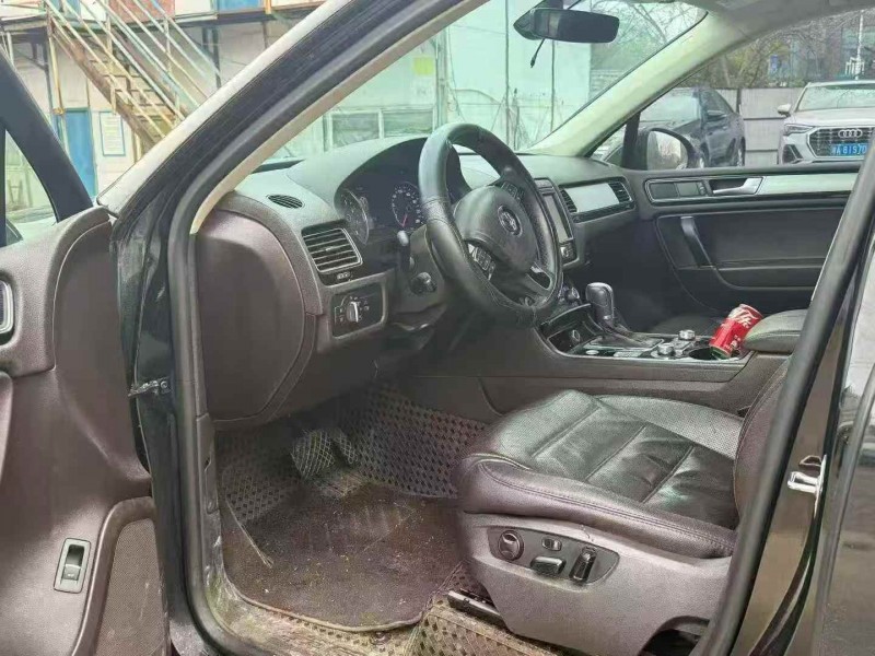 常德18年大众途锐4