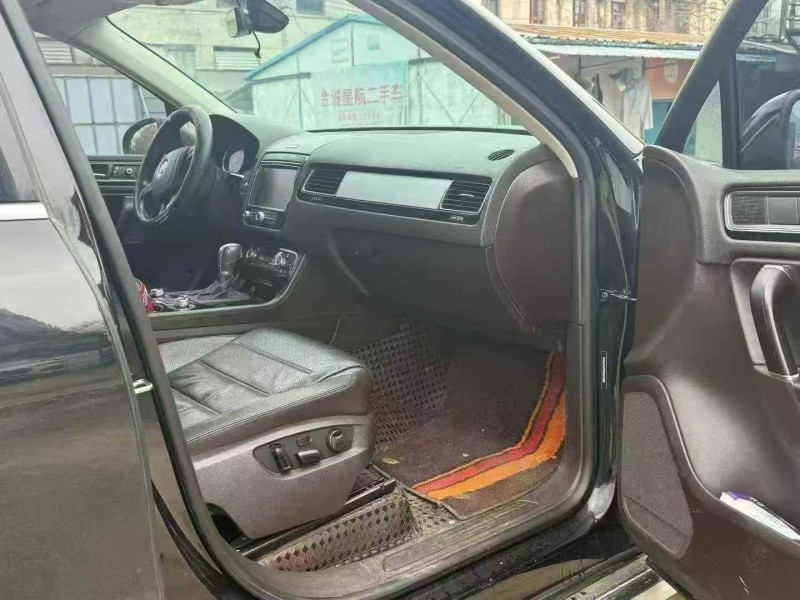 常德18年大众途锐5