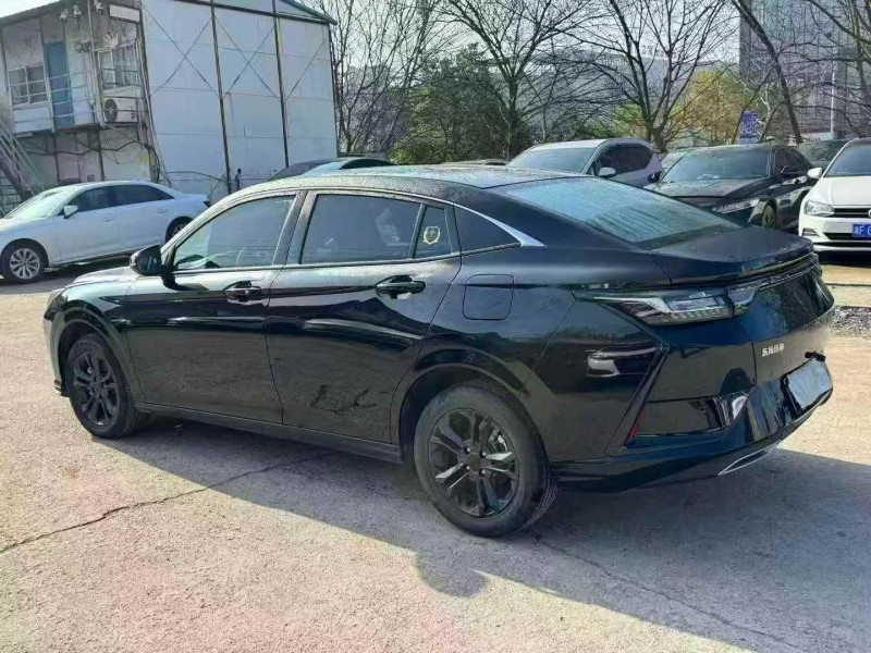 张家界25年东风奕炫8