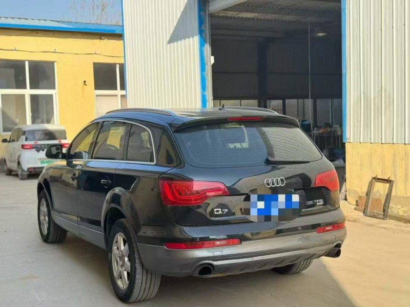 青島13年奧迪Q77