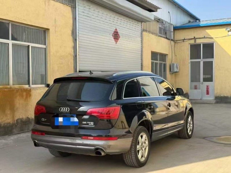 青島13年奧迪Q78