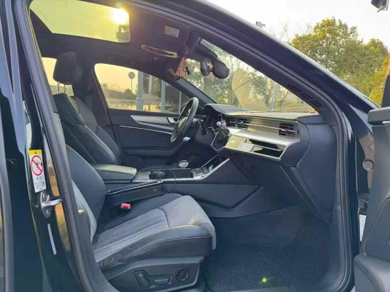 济宁22年奥迪A6L5