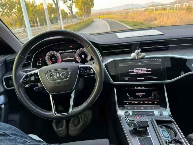 济宁22年奥迪A6L6