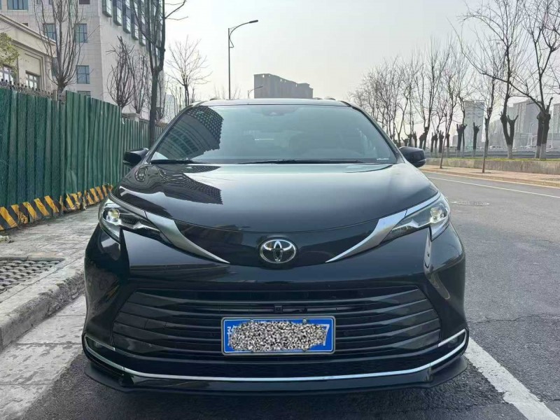 郑州25年丰田塞纳1