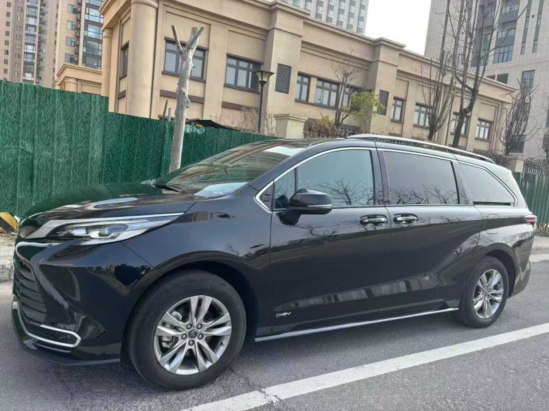 郑州25年丰田塞纳2