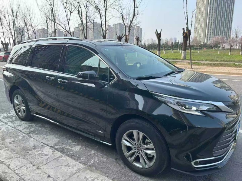 郑州25年丰田塞纳3