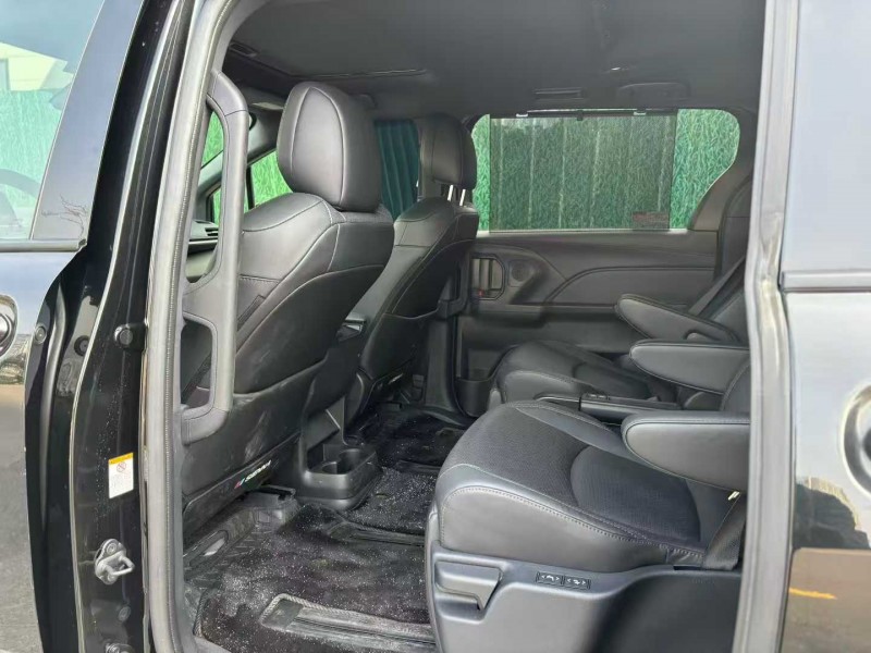 郑州25年丰田塞纳5