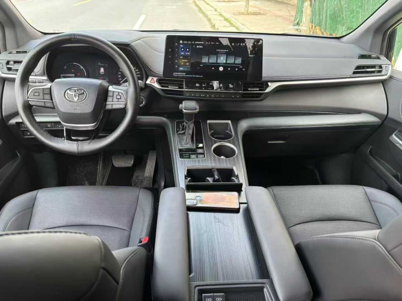 郑州25年丰田塞纳6