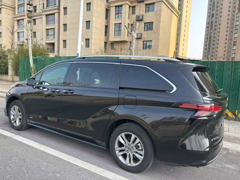 郑州25年丰田塞纳8