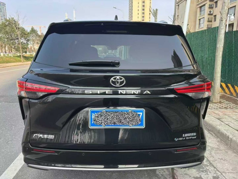 郑州25年丰田塞纳9