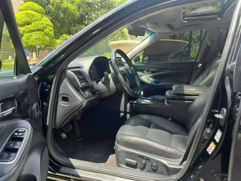 佛山18年丰田皇冠4