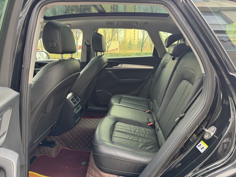 济宁21年奥迪Q56