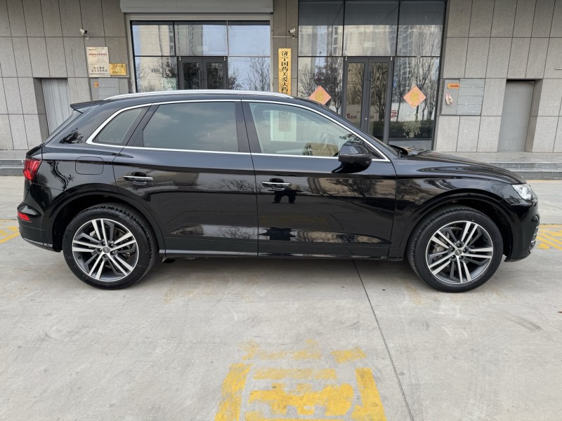 济宁21年奥迪Q57