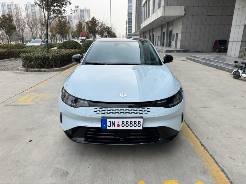 济宁25年零跑汽车C011