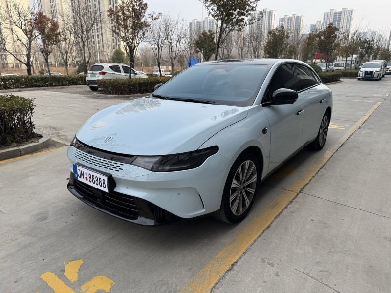 济宁25年零跑汽车C012