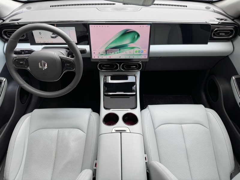 济宁25年零跑汽车C014