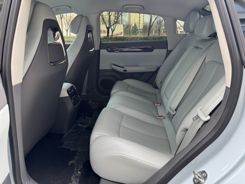 济宁25年零跑汽车C016