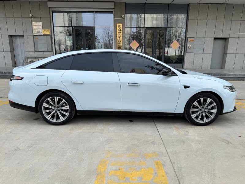 济宁25年零跑汽车C017