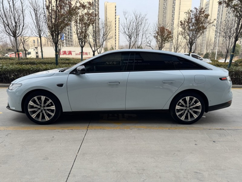 济宁25年零跑汽车C018