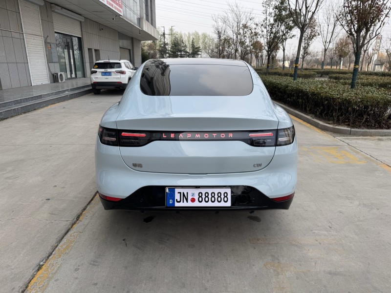 济宁25年零跑汽车C019