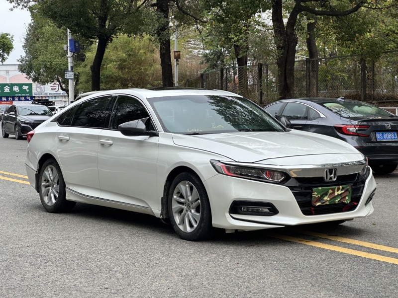 东莞18年本田雅阁2