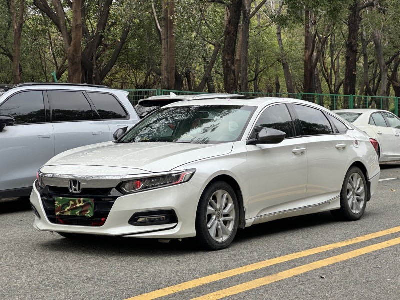 东莞18年本田雅阁3