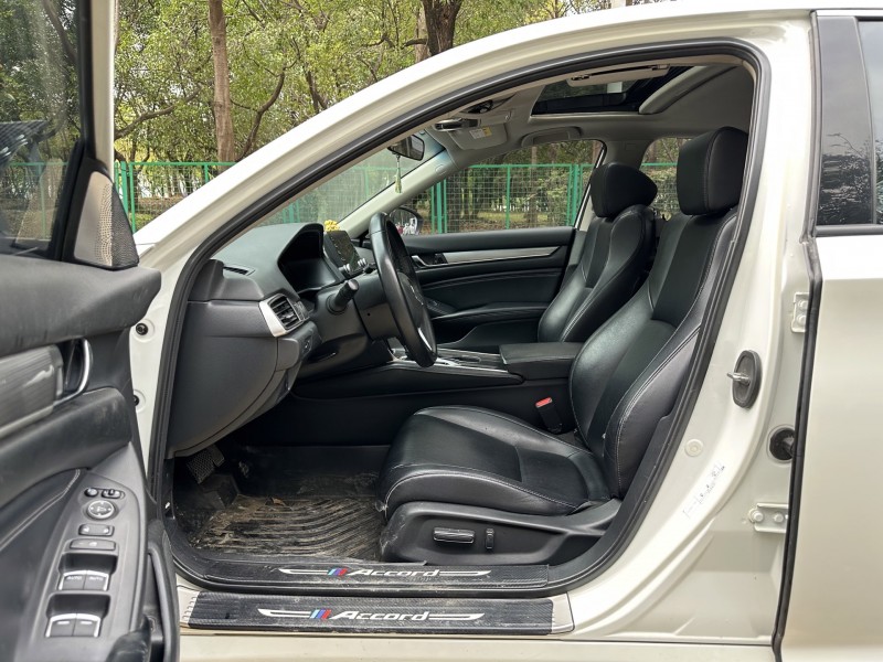 东莞18年本田雅阁6